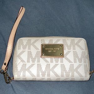 AUTHENTIC Michael Kors Wallet/Wristlet